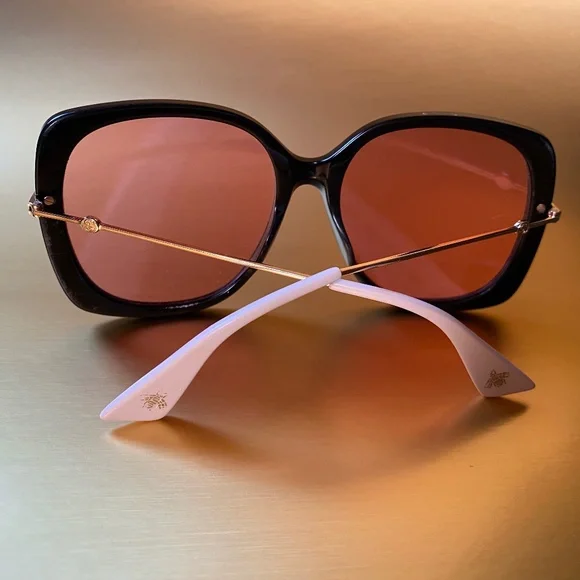 GUCCI Black Rim, Red Lens Sunglasses with gold and cream temples and gold detail Gucci Sunglasses GG0522S (Red/Gold) | Apodep main image 4